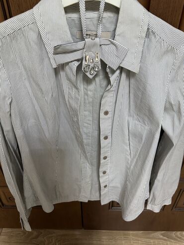 Köynək və bluzalar: 10 azn . Razmer S/M — 6