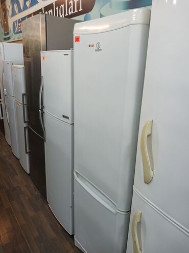 Soyuducular: 2 qapılı Indesit Soyuducu Satılır, rəng - Ağ