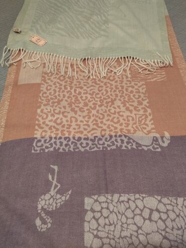 Baş geyimləri: Qalin şərf. eni 70sm uzunluğu 1,85. təzədi lalafo.az -da Baş geyimləri: Qalin şərf. eni 70sm uzunluğu 1,85. təzədi