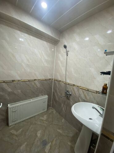 Uzunmüddətli kirayə mənzillər: Gənclik m\s-nın düz yanında 5 mərtəbəli binanın 4-cü mərtəbəsində — 15