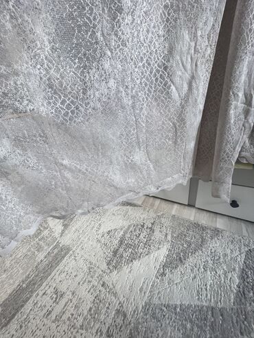 продаю бу ковер: Продаю шторы кружевные.Цена за комплект 1500сом