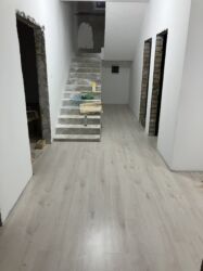 Напольные работы: Выравнивание пола, Монтаж напольных плинтусов, Укладка пола | Паркетная доска, Кварц-винил, Ламинат Больше 6 лет опыта — 21