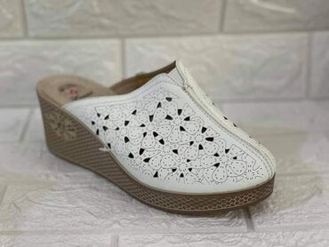 Papuče: 36-40
1500din — 4