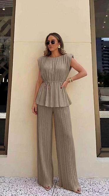 lil solid set: Ženski plisirani komplet – top bez rukava i široke pantalone 2800 din — 3