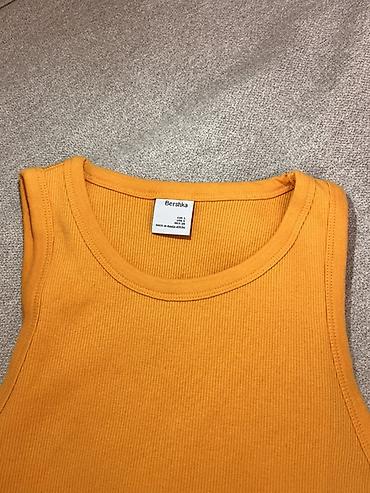 şort: Bershka qadın crop top - Model: qolsuz, boz keçidli dərin kəsimli — 3