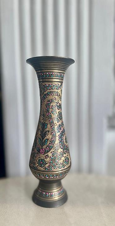 Ev üçün dekor: Bir vaza, Metal — 1