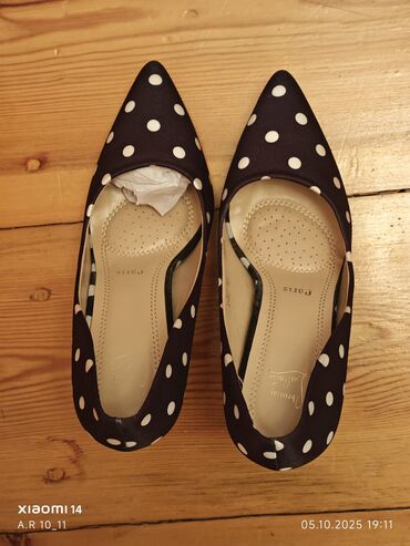 Tuflilər: Qadın ayaqqabıları – 2 cüt 1) Qırmızı klassik tufli - Material: zamşa — 6