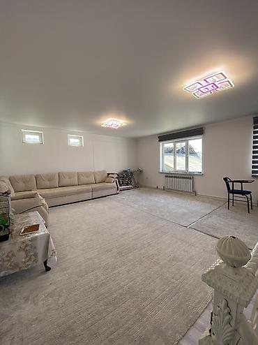 Продажа коттеджей и домов: 🏡 Үй сатылат! 📍 Дарек: Ош шаары горбаНя кичи району. Ул Узгенская 📏 — 6