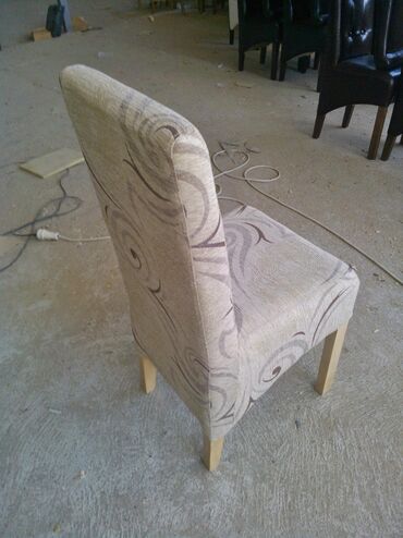 Stolice: Stolice sa dugmetom 4200,bez dugmeta 3800 din dostava 2500 na lalafo.rs — 10 Stolice: Stolice sa dugmetom 4200,bez dugmeta 3800 din dostava 2500 — 10