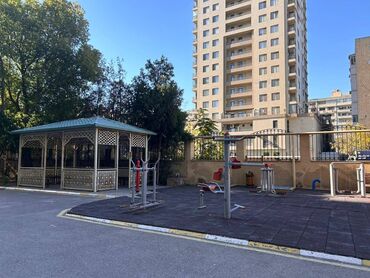 Kommersiya daşınmaz əmlakının satışı: 3 otaqlı, Yeni tikili, m. İnşaatçılar, 71 kv. m