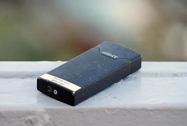 Upaljači i prateća oprema: Volkswagen Official VW lighter Vintage KENT AS, Karo upaljač. Cena za — 9