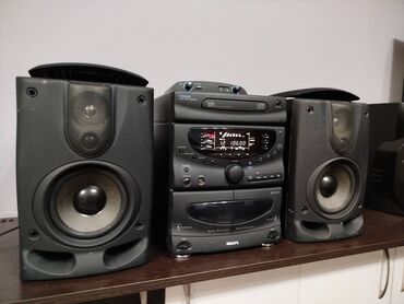 караоке музыкальный центр: Продаю недорого Philips музыкальный центр есть AUX есть и другие муз