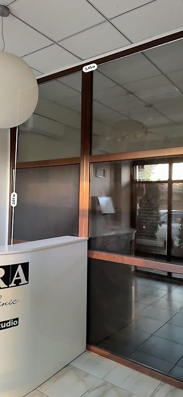 office table: Стеклянные и пластиковые перегородки, стойка ресепшн, стол с раковиной — 4