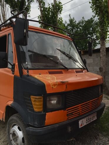 трактор и 150: Грузовик, Mercedes-Benz, Стандарт, Б/у