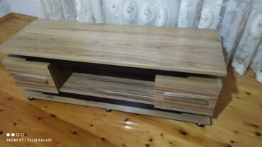 Düz TV altlığı, Polkalı, Laminat