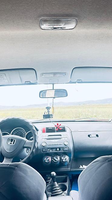 Унаа: Honda Jazz: 2004 г., 1.3 л, Кол менен иштөөчү, Бензин, Хетчбек — 7