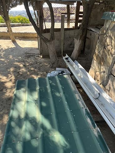 su cənləri plastik: Yağış suyu üçün dam olukları və yaşıl rəngli profilli dam örtüyü — 1