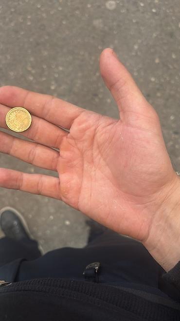 plastik ayna qapi: Qara rəngli metal asılqan/tutacaq. Divara və ya panel üzərinə — 4