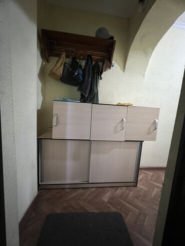 прикроватные тумбочки из экокожи: Кире бериш үчүн гарнитур, ДСП