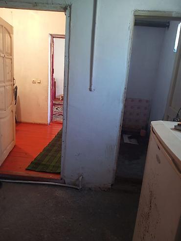 Otaqların günlük kirayəsi: 2 otaqlı sadə yaşayış yeri – yataq və mətbəx guşəsi ilə - Otaq: xalça -da lalafo.az — 10 Otaqların günlük kirayəsi: 2 otaqlı sadə yaşayış yeri – yataq və mətbəx guşəsi ilə - Otaq: xalça — 10