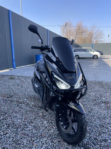 дом на обмен: Макси-скутер 150 куб. см, Бензин, Новый