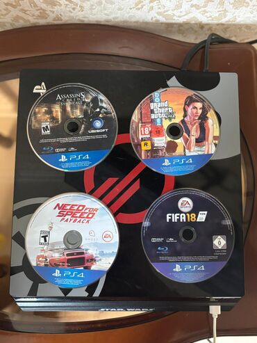 plesteysn 5: Salam PlayStation 4 pro 1tb star wars limited edition satılır.ev