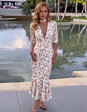 roxy papuce: Preslatka Ženska midi haljina s cvetnim printom
2999 din
S M L — 2