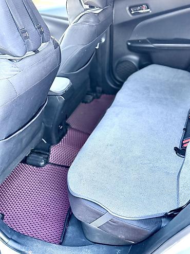 голы 3 купе: Toyota Prius: 2017 г., 1.8 л, Вариатор, Гибрид, Хэтчбэк — 7