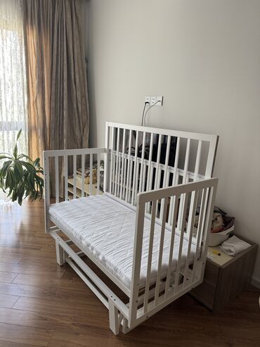 1 ay işlədilmiş uşaq yatağı ve hündür vanna. 2-si bir yerdə