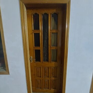 temiz taxta: Təmiz şam ağacından qapılar. 3 ədəd şüşəli eni 84sm hündürlüyü 2 metr
