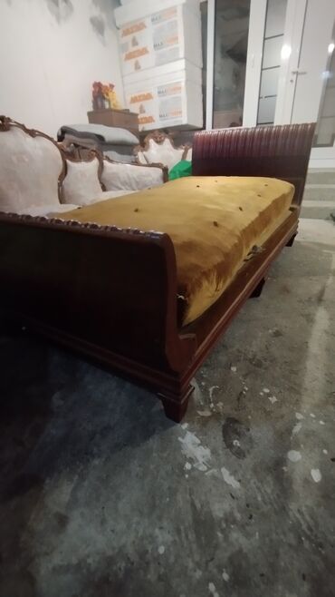 Stilske sofe: Antikvanska ležaljka/sofa od punog drveta moguca je dostava - — 1