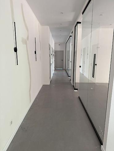 офисы в центре: Аренда офисов, 135 м², В жилом комплексе, 1 линия, С отдельным входом, С отдельным сан узлом — 3