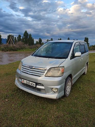 авто пушка: Toyota Noah: 2003 г., Автомат, Бензин, Минивэн — 4