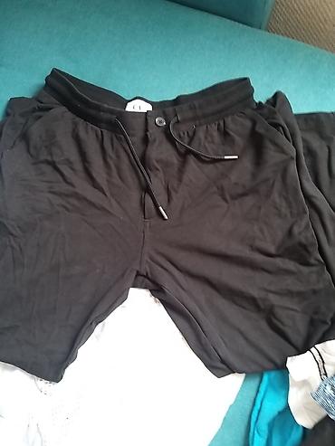 kosulje crne: Muške crne šorts/pantalone za slobodno vreme - Boja: crna - Kroj — 1