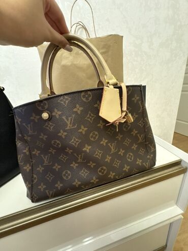 Çantalar: Əl çantası, Louis Vuitton