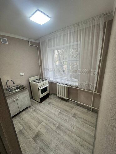 Долгосрочная аренда домов: 1 комната, 30 м², Хрущевка, 1 этаж, Евроремонт