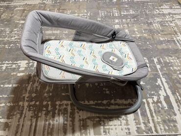 Детские шезлонги: Продаю детский шезлонг-качалку в сером и графитовом цвете. Оснащен at lalafo.kg — 9 Детские шезлонги: Продаю детский шезлонг-качалку в сером и графитовом цвете. Оснащен — 9