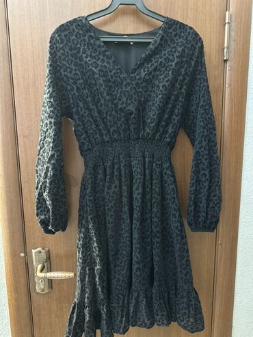 Другая женская одежда: Продаю женские одежды 1) Пальто альпака р50 новое 2500с 2) куртка р — 3