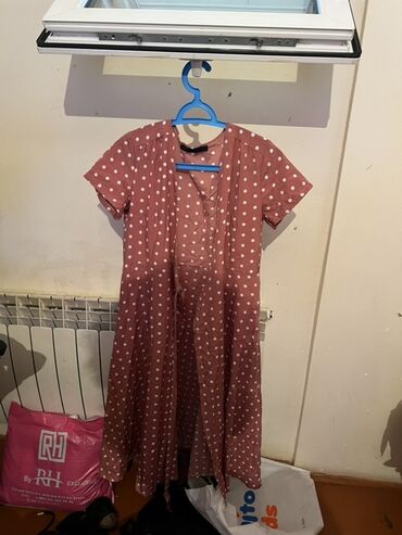 Повседневные платья: - Məhsul: Qadın paltarı - Model: Xallı (polka-dot) dizayn - Rəng