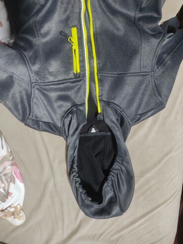 Kurtkalar: Uşaq üçün kapüşonlu yüngül gödəkçə firuze rəngdə.boz isə içi isti — 9