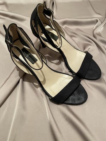 женская обувь классика: Босаножки турция, куплены в стамбуле, фирма ELLE, модная классика