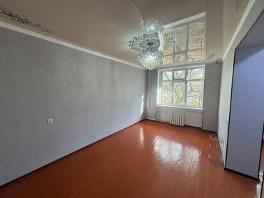 куплю 2 комнатную квартиру в бишкеке без посредников: 2 комнаты, 44 м², Хрущевка, 1 этаж, Косметический ремонт