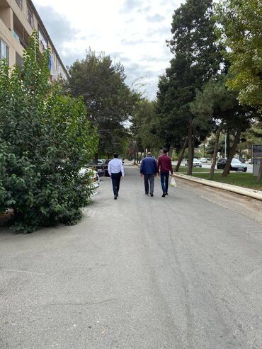 Mağazalar: Razində İcra hakimiyətinin yaxınlığı 5 mərtəbəli binanın 1 ci — 22