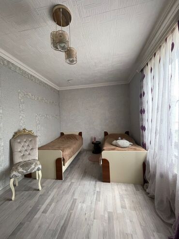 Yeni tikili: Satılır: geniş və zərif interyerli mənzil/evin qonaq otağı və sanitar — 14