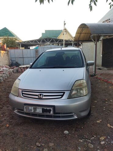 решётка стрим: Представлен универсал Honda Stream серебристого цвета, отличающийся