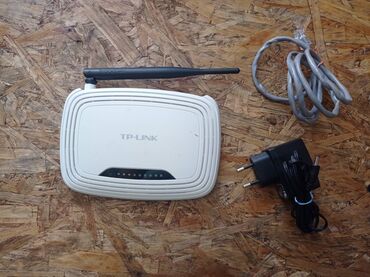 точка доступа: WiFi роутер TP-Link TL-WR740N, 4 порта LAN, 1 WAN, скорость