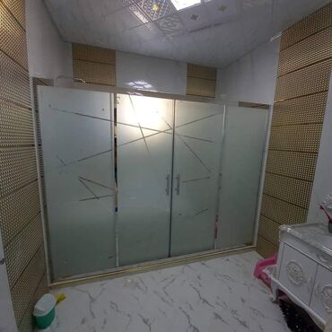 Duş kabinaları, arakəsmələr: Yeni Arakəsmə, Künc üçün, Pulsuz çatdırılma — 10