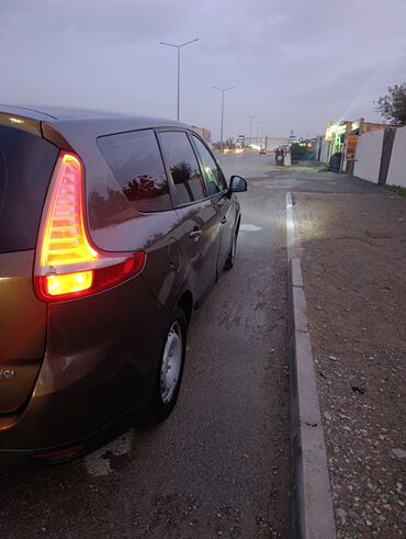 Renault: Renault Scenic: 1.5 l | 2010 il 385000 km Van/Minivan — 2