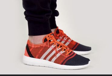 обувь спортивная: Продаю новые кроссовки Adidas купленые и привезенные из Германии