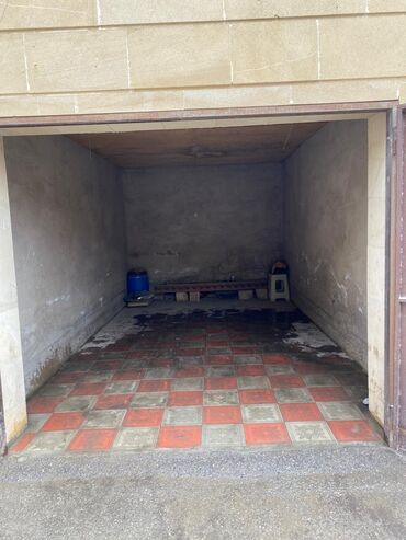 Qaraj satılır: Real alıcıya endirim olacaq 
əlaqə telefonu 0504229350 — 1